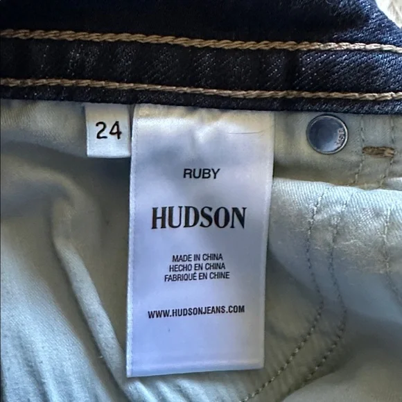 Hudson Jeans Ruby Mid Thigh Shorts - Picture 5 of 8